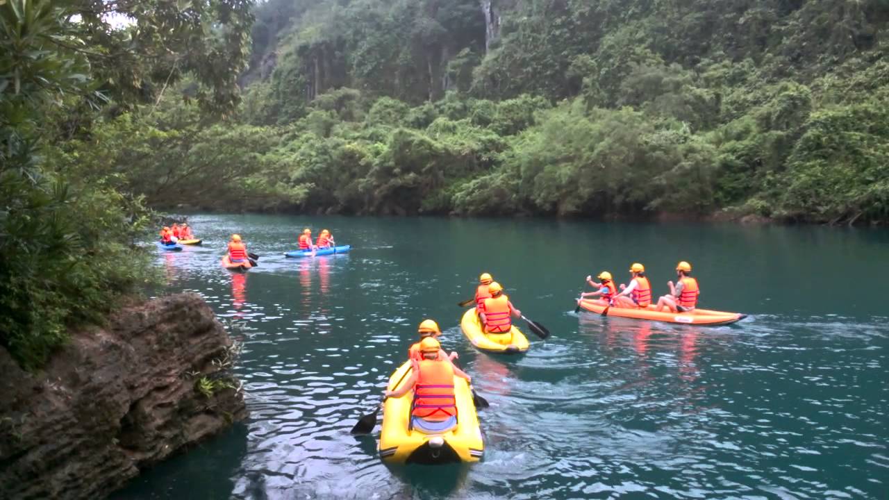 Đội chèo thuyền Kayak